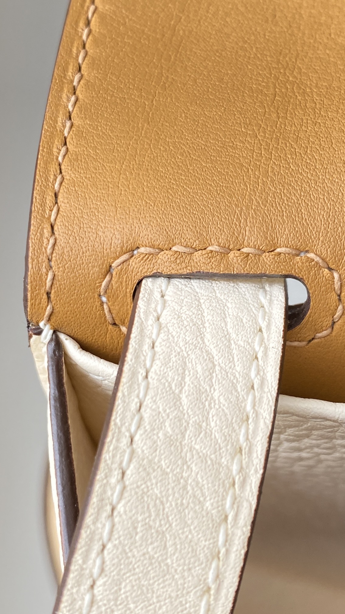 에르메스 투톤 할잔백25 크림 은장 버클